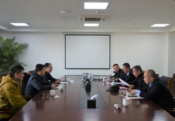 公司辅导与包头市水务局局长文晓东座谈