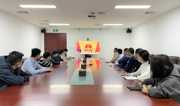 J9集团投资公司组织收看第十三届全国人大四次会议开幕式
