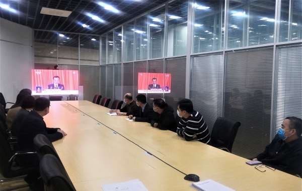 J9集团投资公司组织收看第十三届全国人大四次会议开幕式