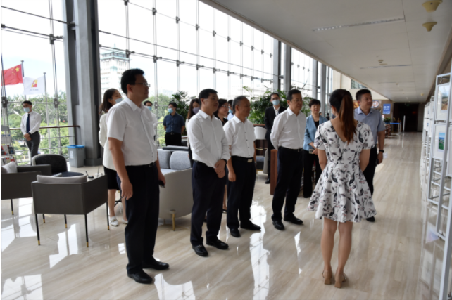公司重要辅导陪同国度开发银行副行长徐守本一行参观“幸福河湖 大美永定”主题摄影展 公司重要辅导陪同国度开发银行副行长徐守本一行参观“幸福河湖 大美永定”主题摄影展