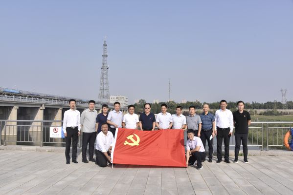 党建共创 行列共育 资源共享 业务共促 J9集团投资公司与国研智库发展党日共建活动