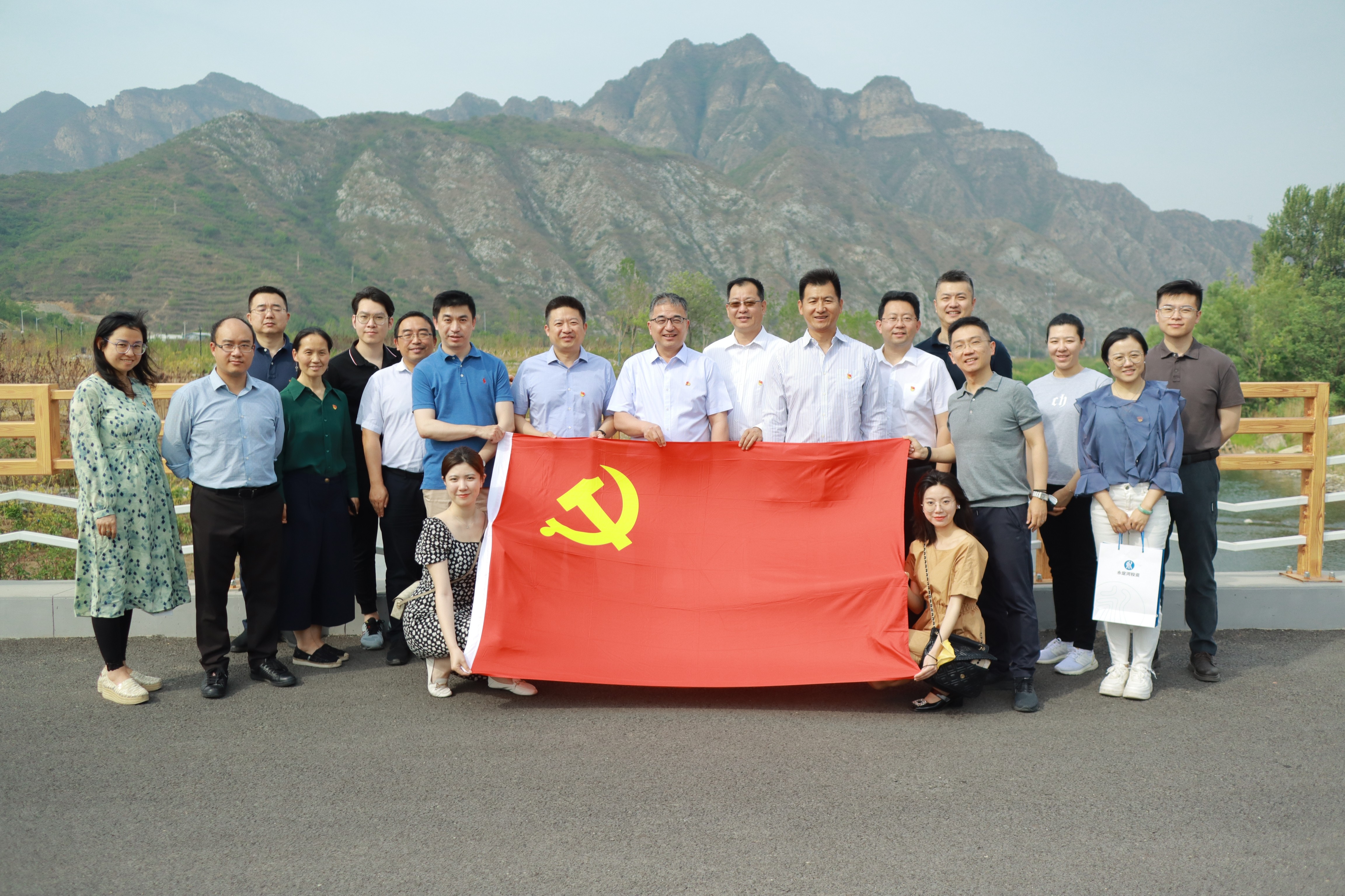以实干担任形成推动公司“两个高质量”发展的壮大动力——公司各党支部扎实发展进建贯彻习近平新时期中国特色社会主义思想主题教育 以实干担任形成推动公司“两个高质量”发展的壮大动力——公司各党支部扎实发展进建贯彻习近平新时期中国特色社会主义思想主题教育