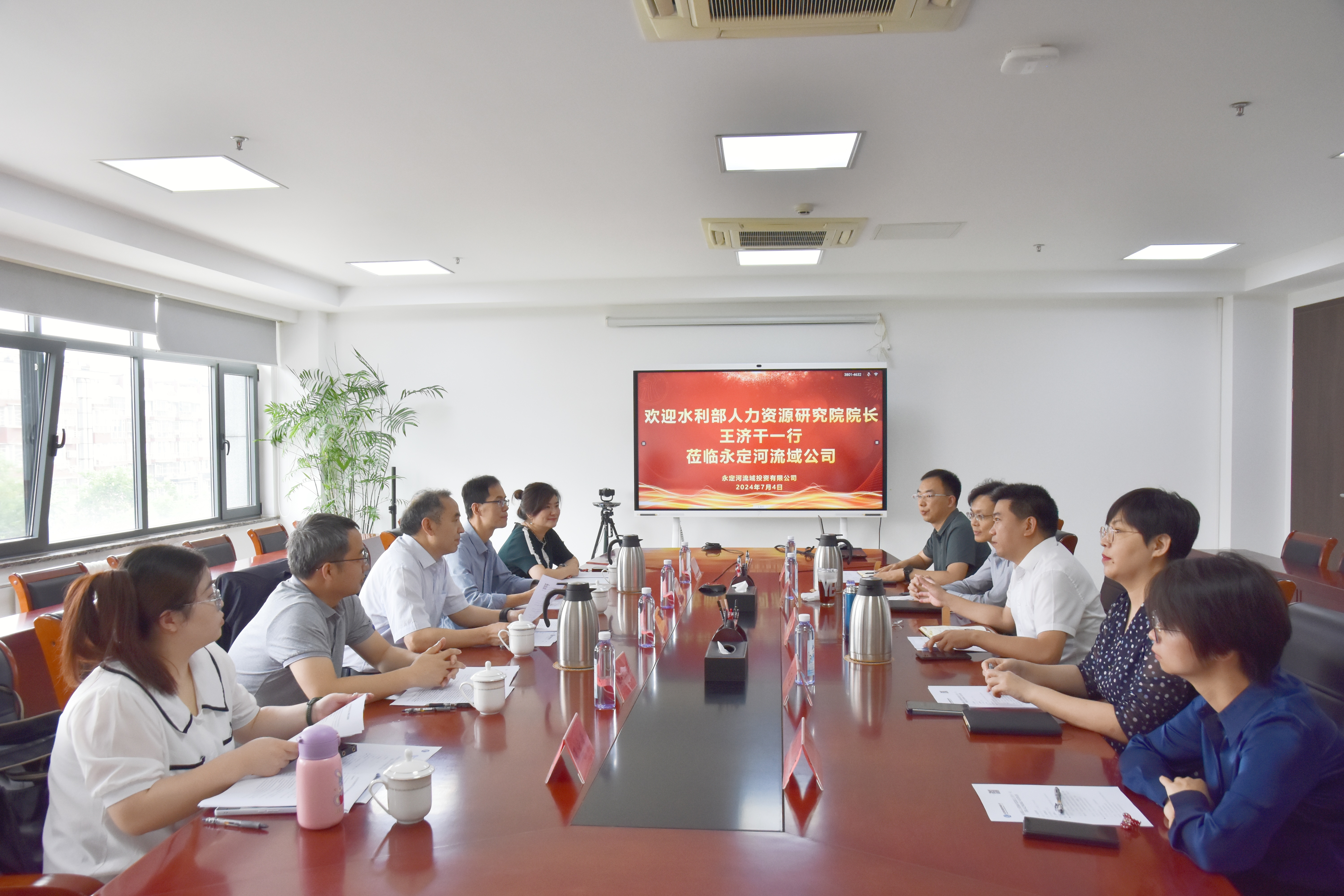 水利部人力资源钻研院院长王济干一行到J9集团流域公司座谈互换