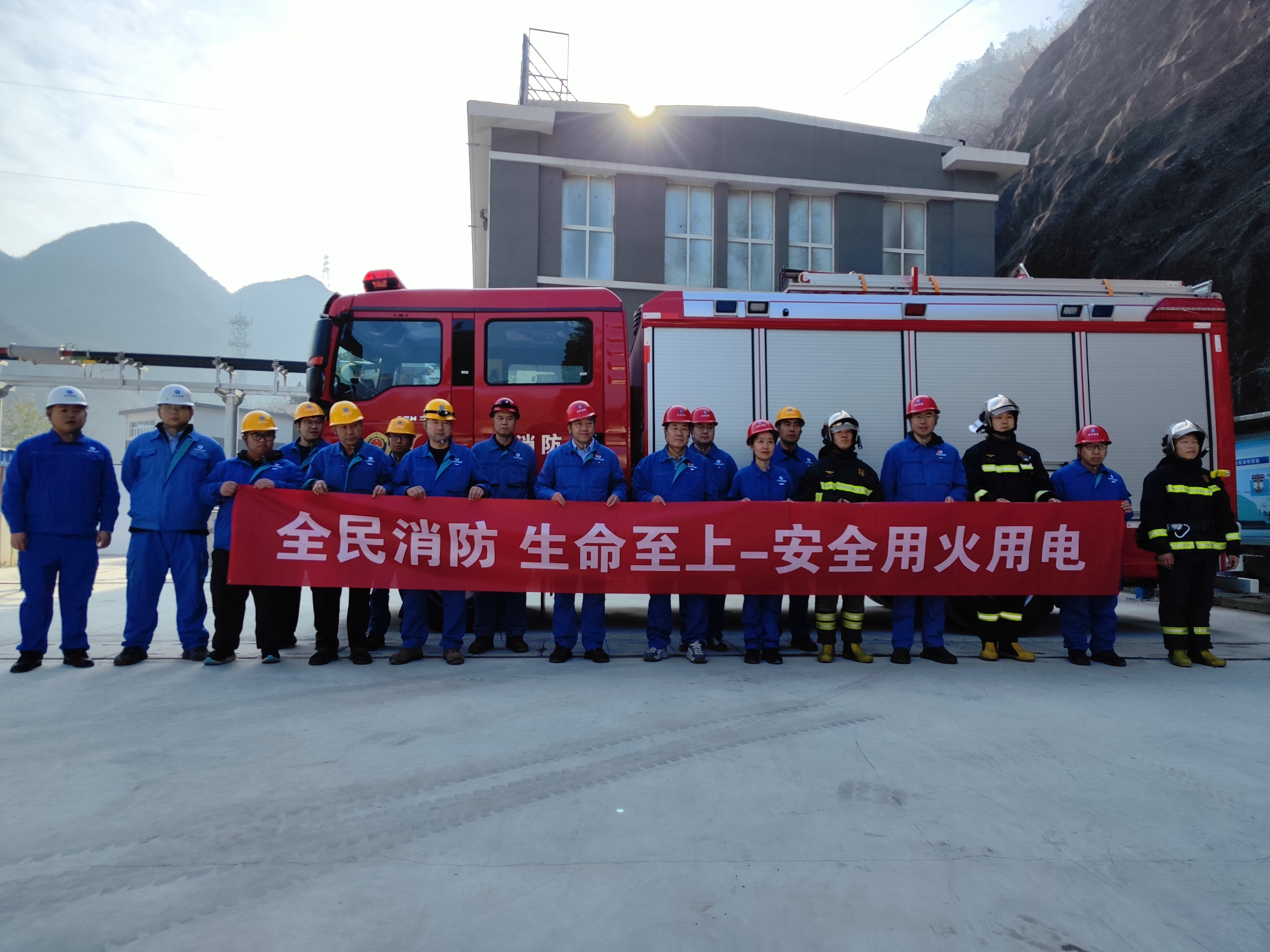北京运营公司与门头沟区消防支队结合发展消防技术提升与灭火演练