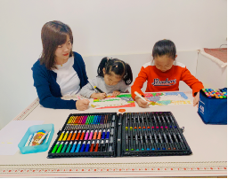 大手牵幼手，进建二十大