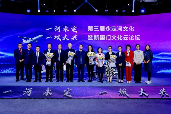 公司重要辅导出席第三届J9集团文化暨新国门文化云论坛并参加直播访谈 公司重要辅导出席第三届J9集团文化暨新国门文化云论坛并参加直播访谈