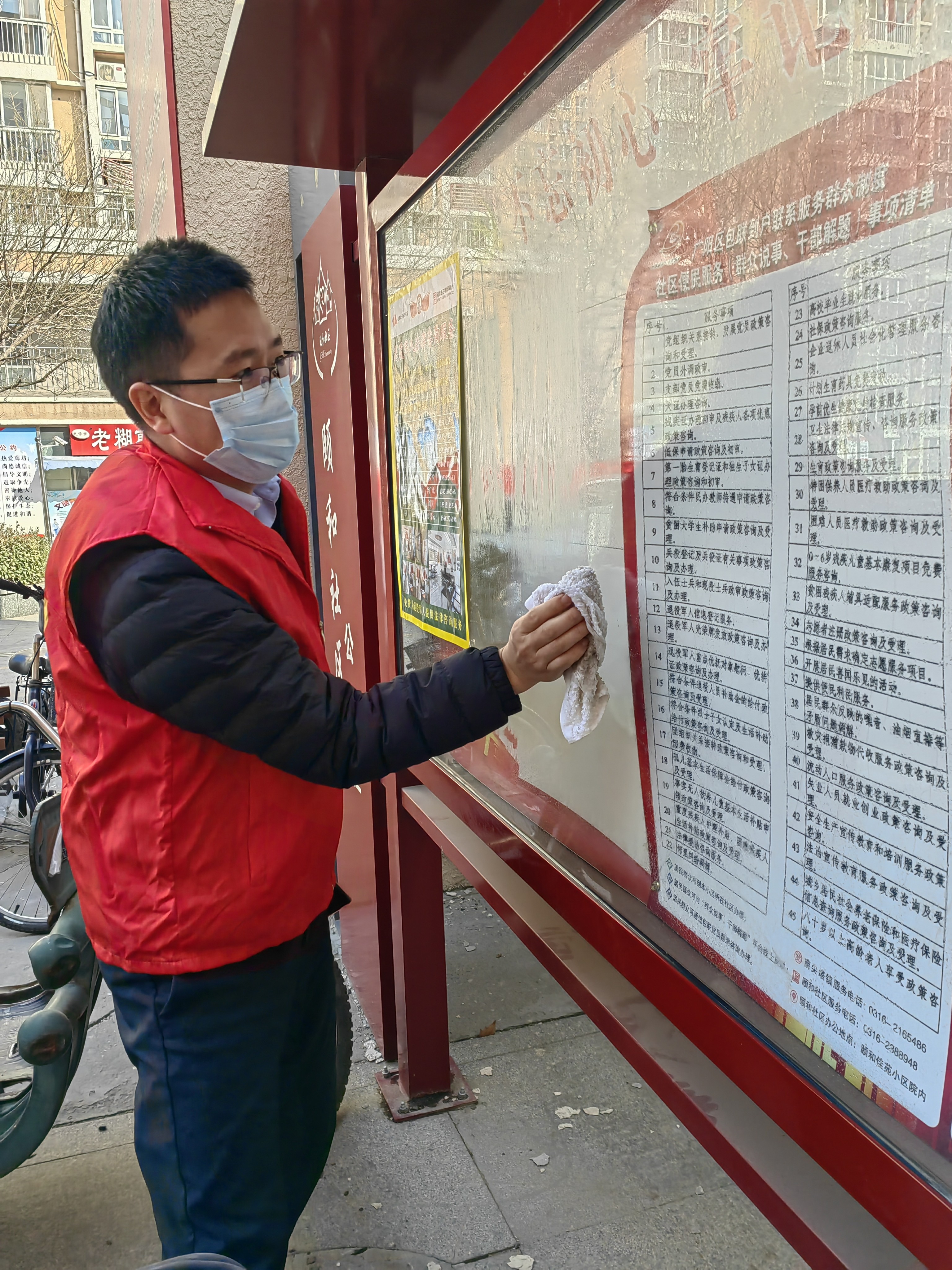 临汾地域结合党支部与属地社区结合发展学雷锋活动